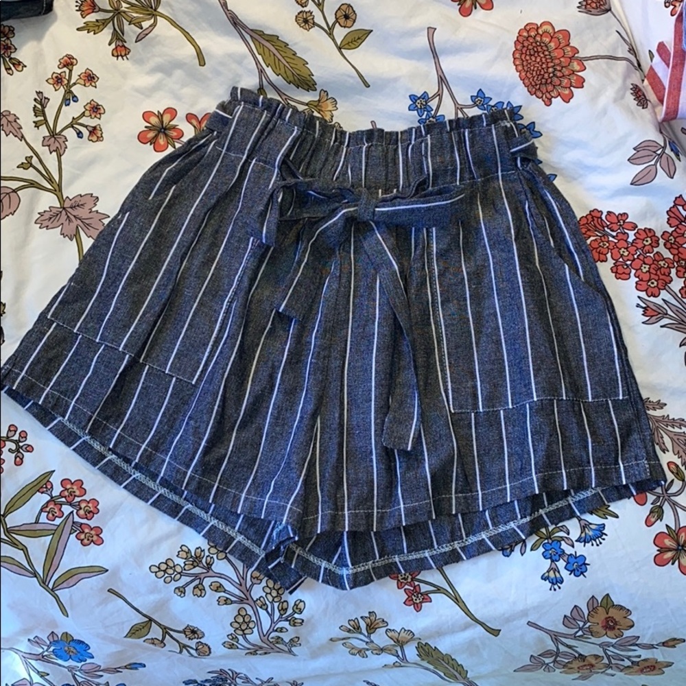 NWOT Paperbag waist shorts